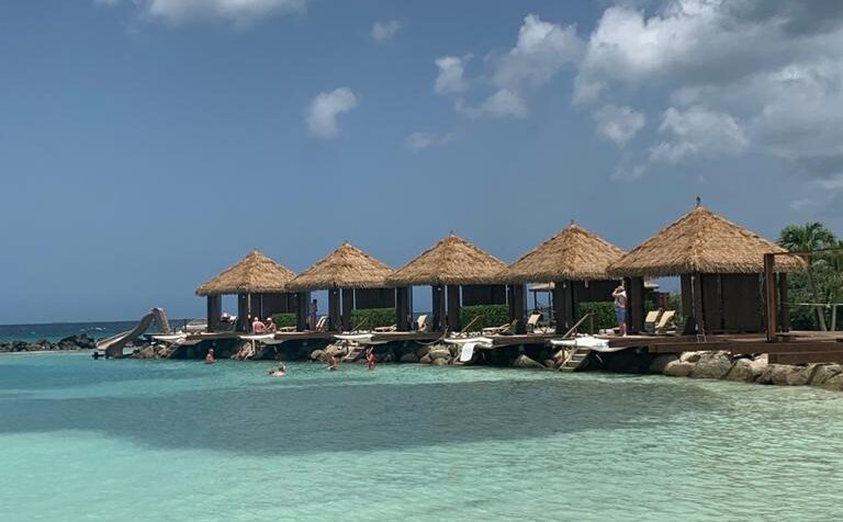 Qué hacer de vacaciones en Aruba, la isla más feliz del Caribe
