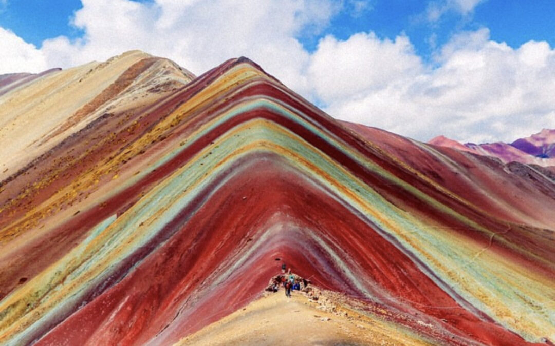 Descubre la impresionante Montaña Arcoíris en Perú