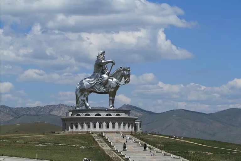 Genghis Khan: así es la estatua ecuestre más grande del mundo