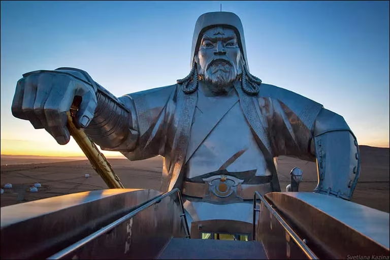 Genghis Khan: así es la estatua ecuestre más grande del mundo