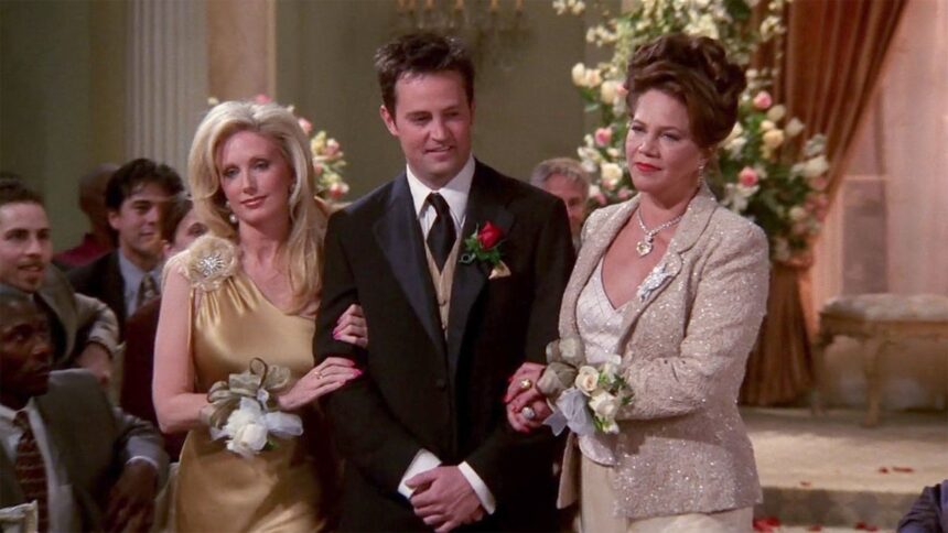 Chandler ingresando a su casamiento