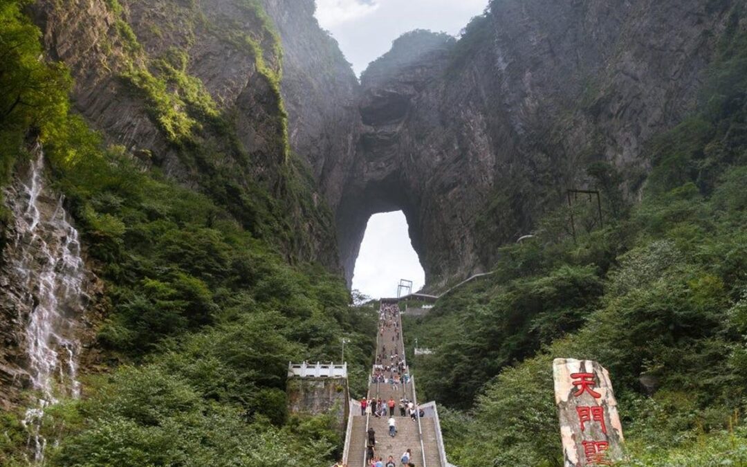 La “Puerta del Cielo” existe y está en China: su asombrosa historia