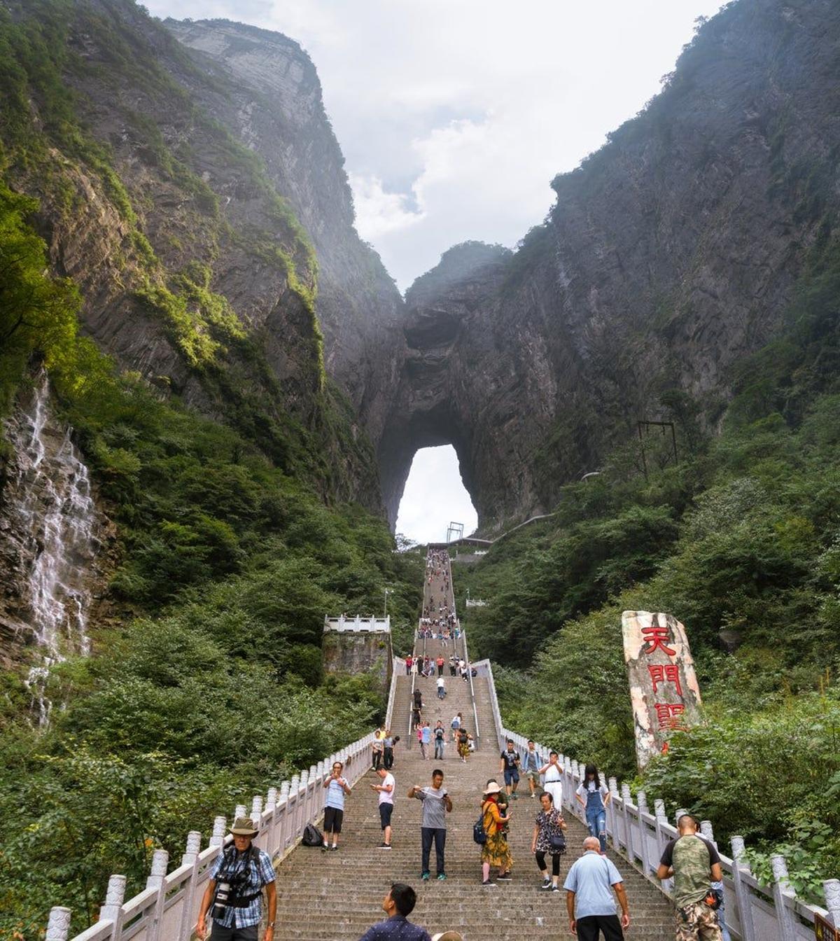 La "Puerta del Cielo" existe y está en China: su asombrosa historia