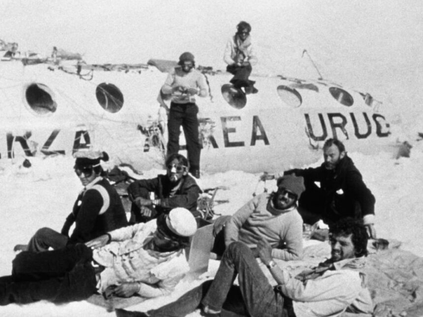 Tras el accidente, el avión se partió por la mitad