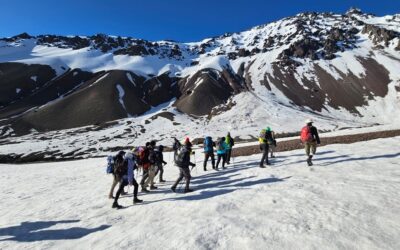 Tragedia de los Andes: cómo es y cuánto cuesta el trekking al avión del accidente