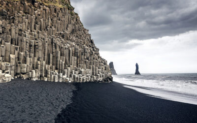 Desde arena de colores hasta huevos de dragón: las playas más raras del mundo
