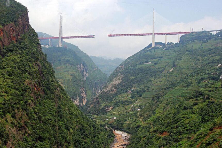 El Puente Duge durante su construcción