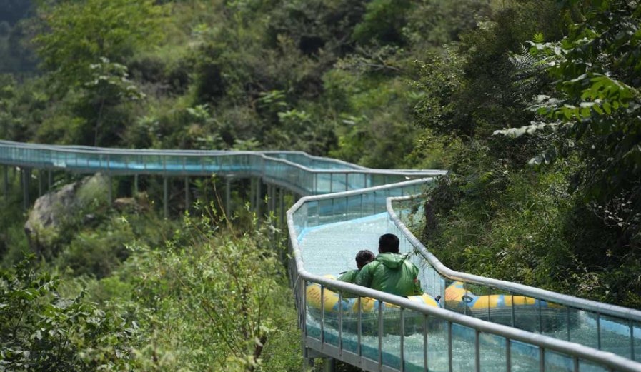 Cuánto mide el tobogán acuático más largo y peligroso del mundo