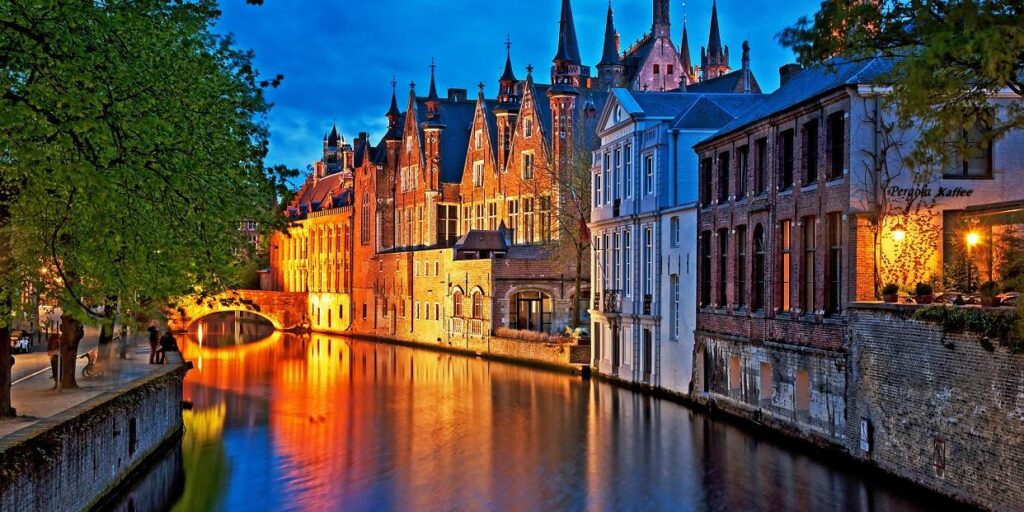 Brujas, la joya medieval de Europa que cautiva con su encanto único