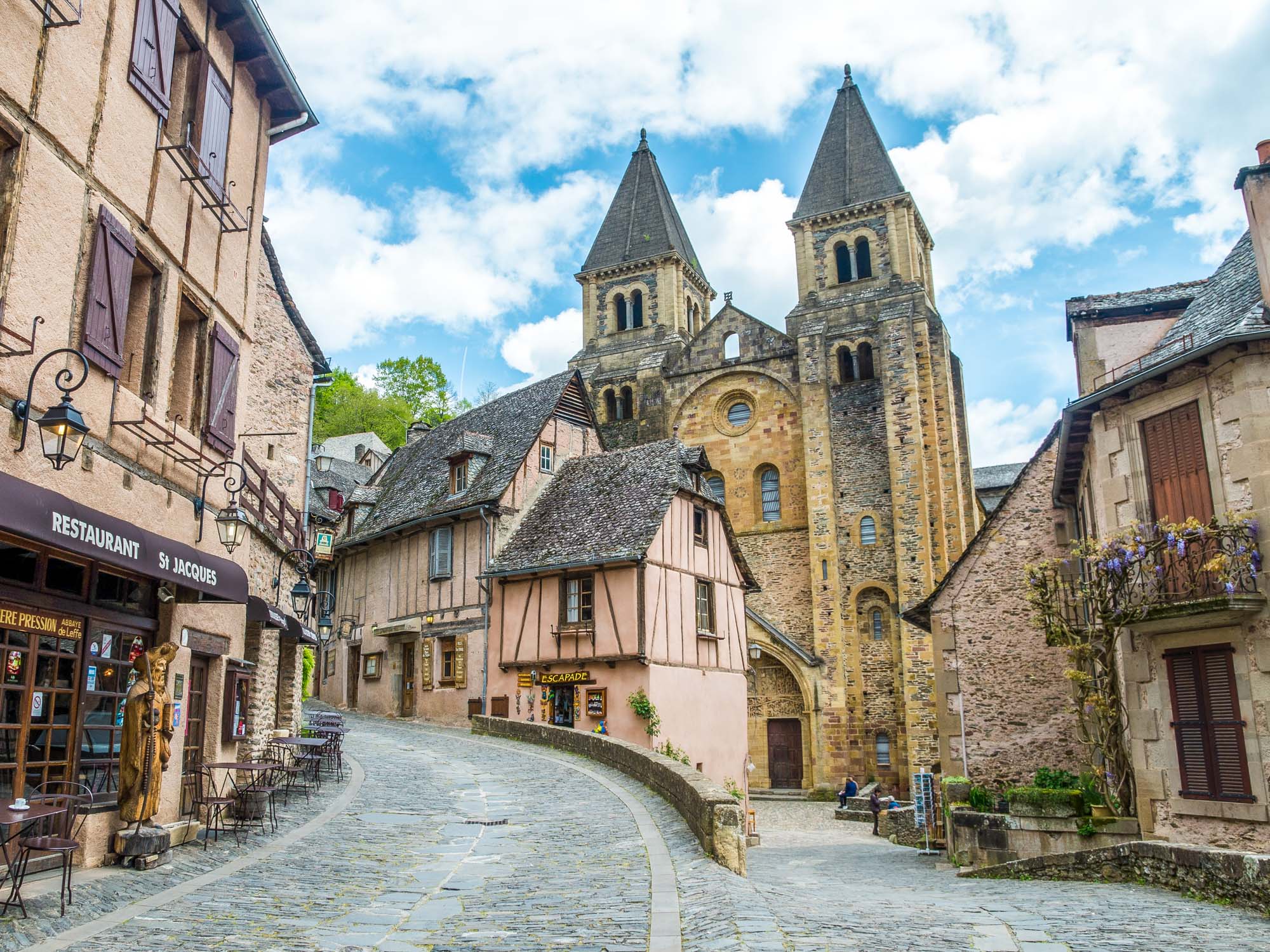 Conques, el tesoro oculto de Francia: descubre el pueblo más bonito del país.