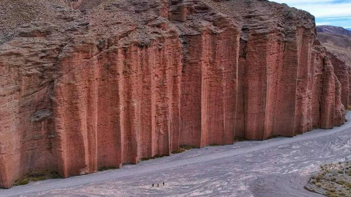 Descubrí la majestuosidad del Farallón de Cabrería: un tesoro natural en Argentina