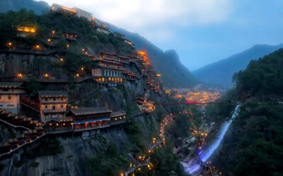Bienvenidos a Wangxian, la ciudad china que está colgada en las montañas