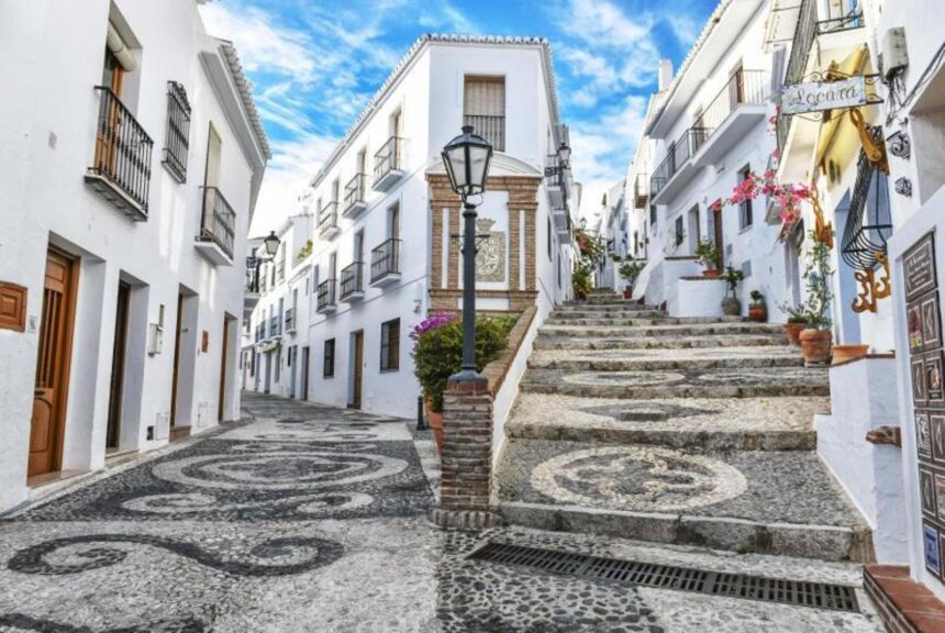Frigiliana, uno de los pueblos blancos más hermosos de España