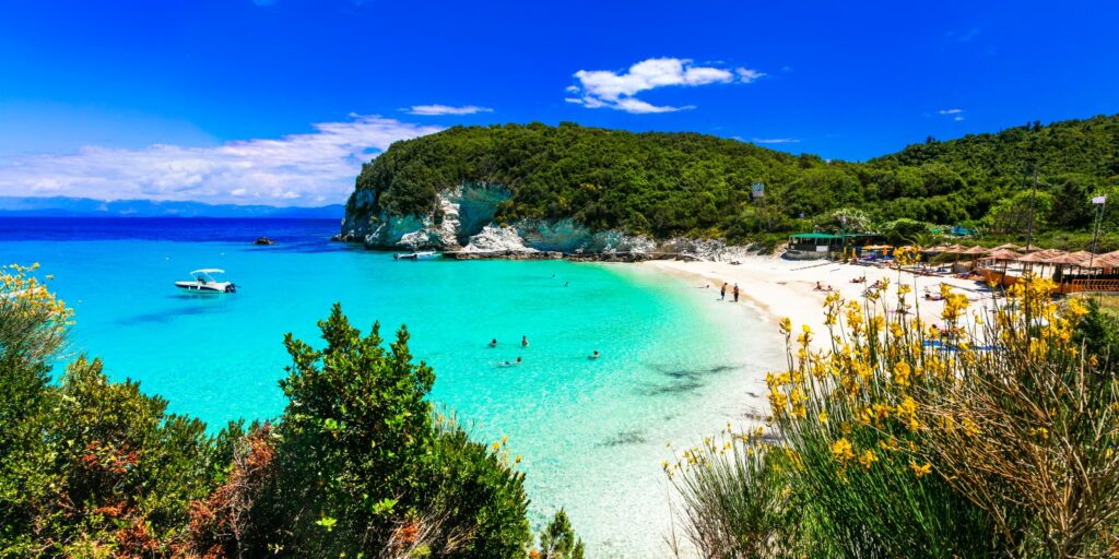 Descubrí las 5 playas secretas más hermosas para disfrutar del verano europeo