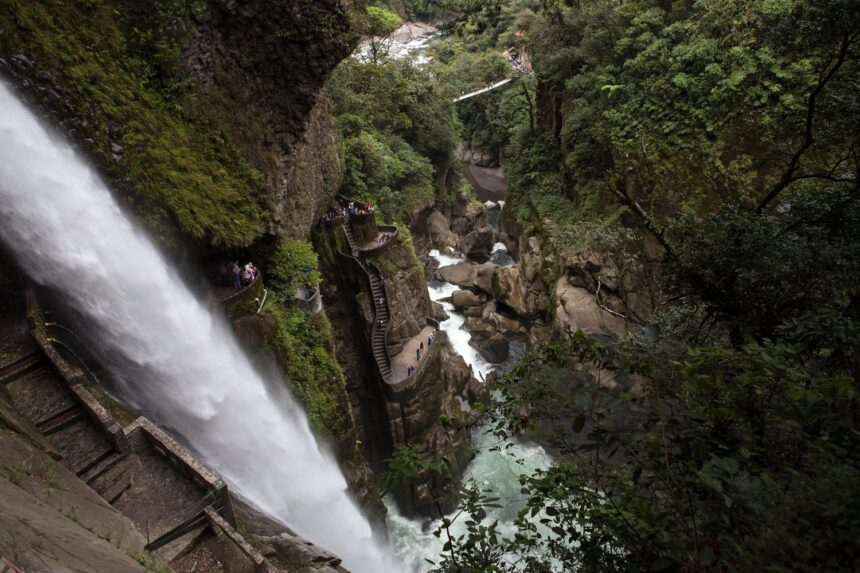 Cascada Pailón del Diablo, Ecuador