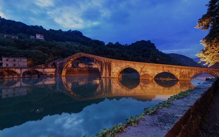 El misterioso puente en Italia que, según la leyenda, fue construido por el diablo