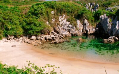 Sin olas y totalmente aislada: conocé la playa más pequeña del mundo