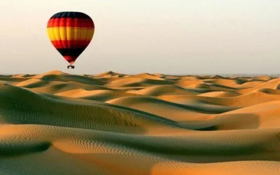 Un viaje en globo sobre el desierto de Dubái