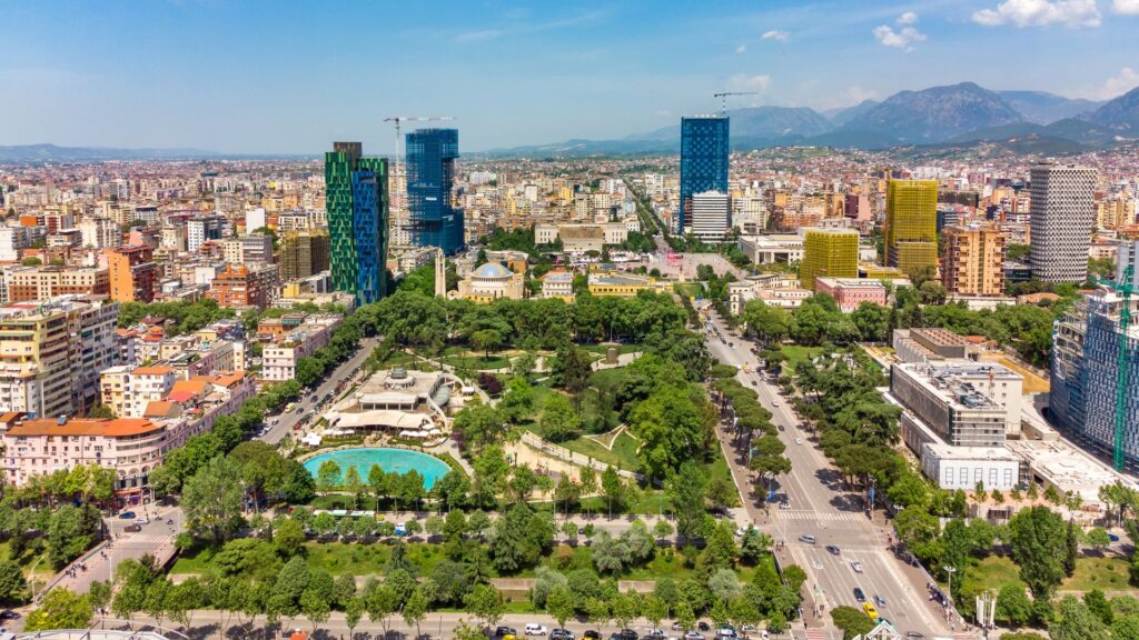 El boom de Albania: qué ver en Tirana, playas del sur y pueblos históricos