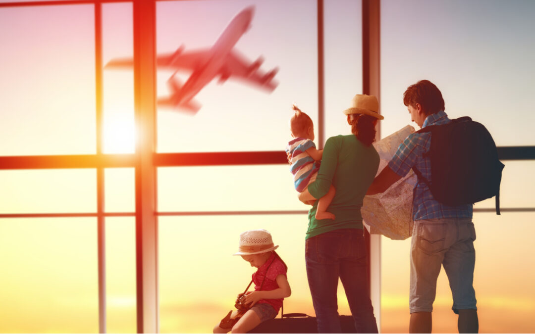 Viajar con chicos: las 10 claves para evitar el estrés en aeropuertos y vuelos largos