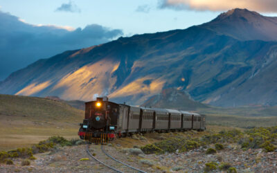 El tren olvidado que volvió a funcionar y atraviesa paisajes únicos