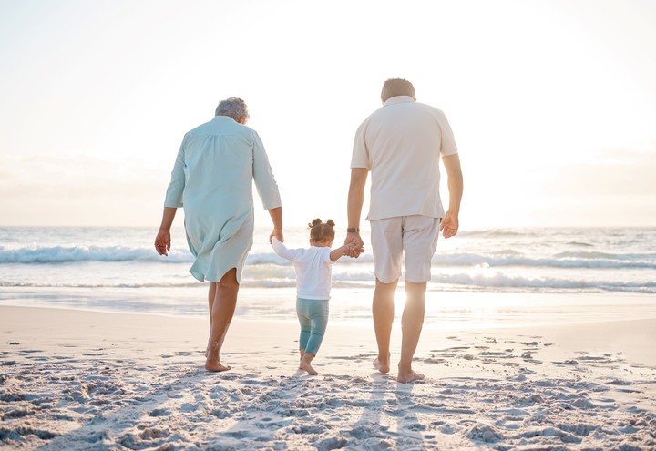 Turismo intergeneracional: abuelos que viajan solos con sus nietos