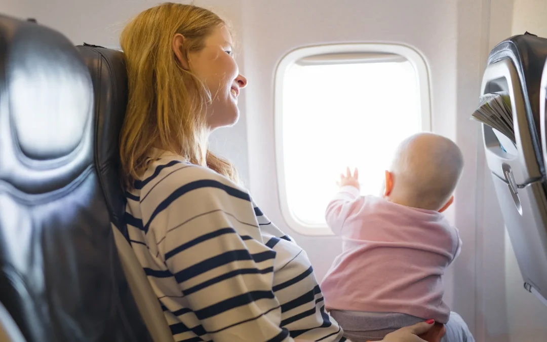 Viajar con bebés: consejos para organizar un vuelo largo sin estrés