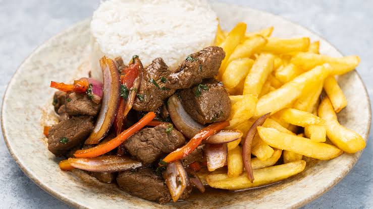 Rutas gourmet: cinco ciudades donde vale la pena viajar solo por su cocina.