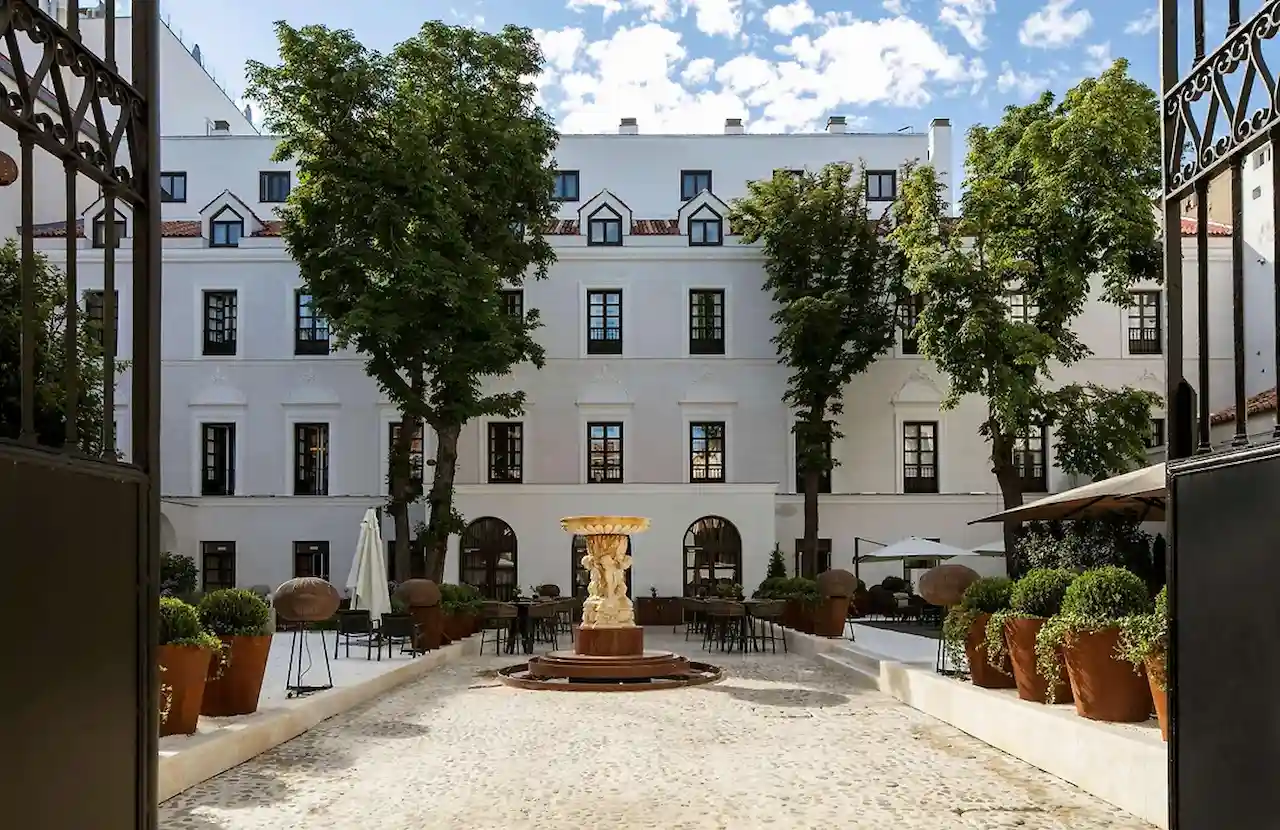 Los hoteles empiezan a reutilizar edificios religiosos